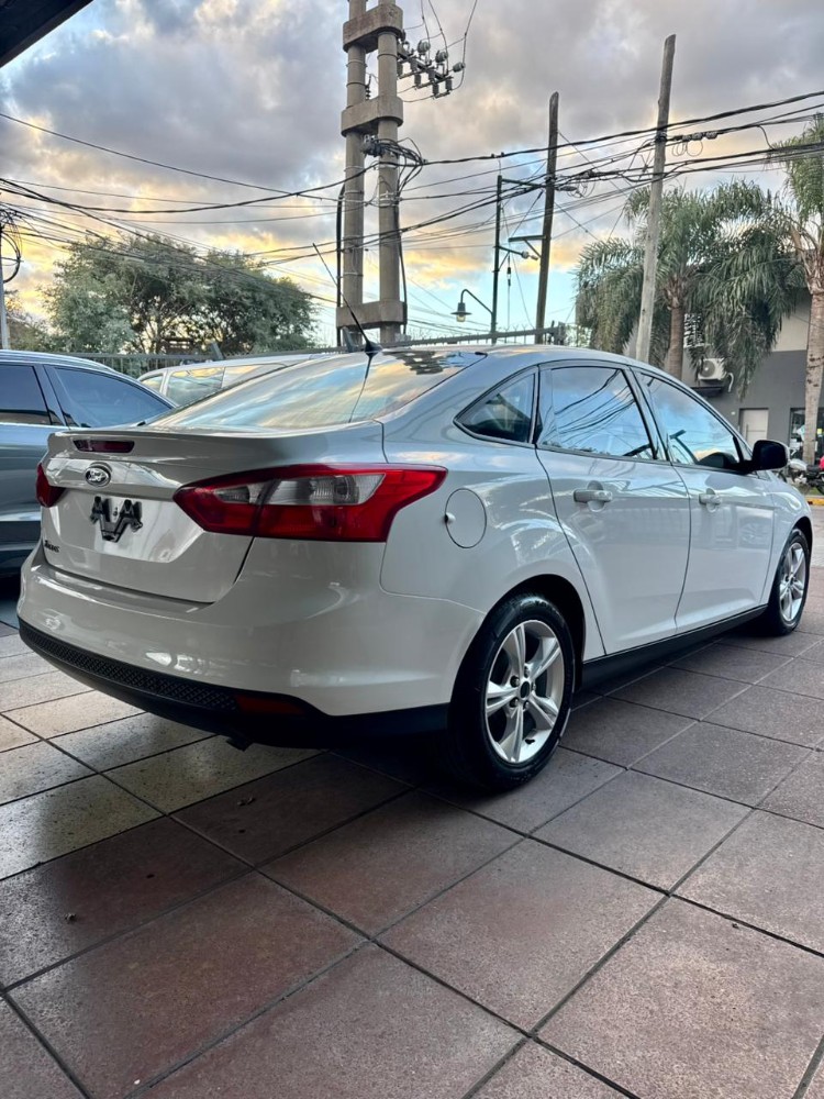 Ford Focus 1.6 S SEDAN — foto 4